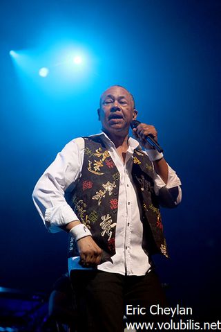 Earth Wind And Fire - Concert L' Olympia (Paris)