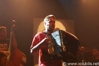 Les Hurlements d'Léo - Concert L' Omnibus (Saint Malo)