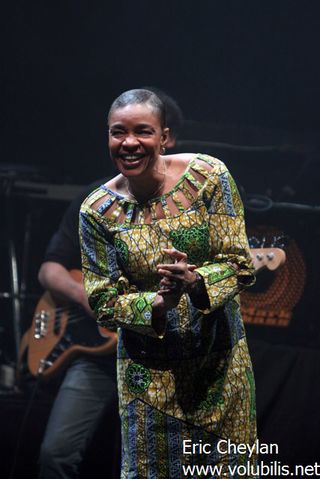 Mamani Keita - Concert Folies Bergère (Paris)