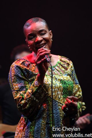 Mamani Keita - Concert Folies Bergère (Paris)