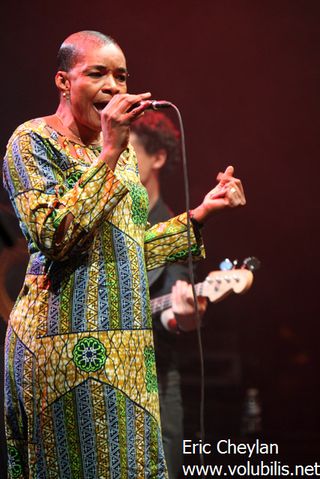 Mamani Keita - Concert Folies Bergère (Paris)