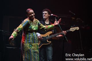 Mamani Keita - Concert Folies Bergère (Paris)