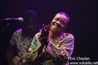 Mamani Keita - Concert Folies Bergère (Paris)