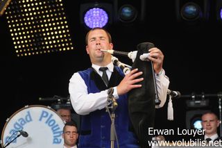 Les Souilles de Fond de Cale & Le Bagad de Plouha - Chant de Marin 2017