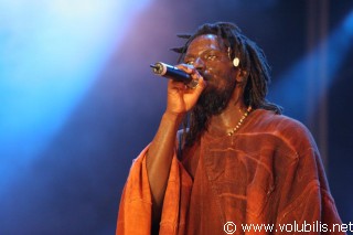 Tiken Jah Fakoly - Festival La Fete de l' Huma 2005