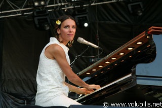 Emily Loizeau - Festival Les Vaches Au Gallo 2007