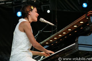 Emily Loizeau - Festival Les Vaches Au Gallo 2007