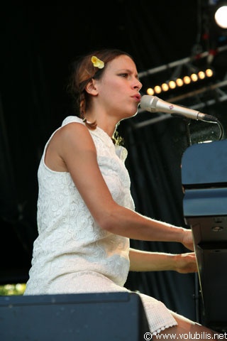 Emily Loizeau - Festival Les Vaches Au Gallo 2007