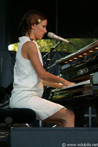 Emily Loizeau - Festival Les Vaches Au Gallo 2007