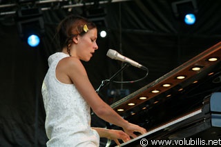 Emily Loizeau - Festival Les Vaches Au Gallo 2007