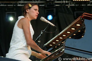 Emily Loizeau - Festival Les Vaches Au Gallo 2007