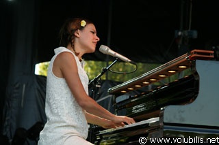 Emily Loizeau - Festival Les Vaches Au Gallo 2007