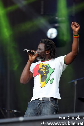 Tiken Jah Fakoly - SOS Racisme 2011