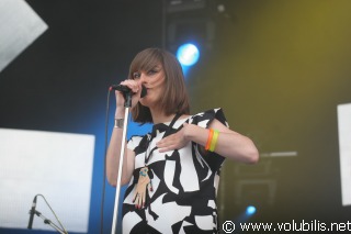 Yelle - Festival Les Vieilles Charrues 2008