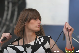 Yelle - Festival Les Vieilles Charrues 2008