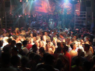 Foule Fresque - Bora - Le Cap d' Agde - Night Club - Discotheque